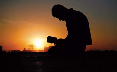 rüyada birinin dua okuduğunu görmek